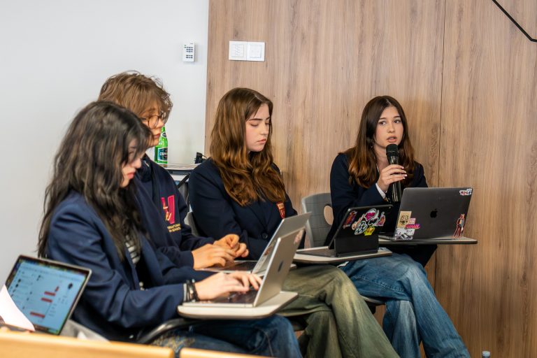 Debaty oksfordzkie – sztuka dyskusji w podstawówkach i liceach TE Vizja